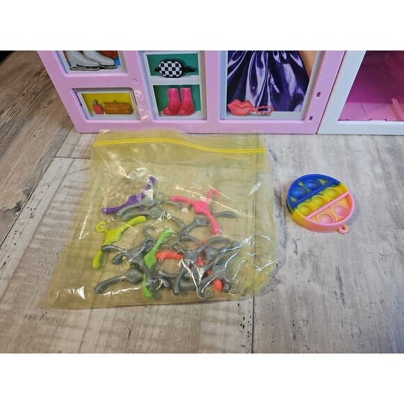 Barbie Dream Closet Playset HBV28 2021 Mattel Pink Fold-Out Closet w/ Hangers - Picture 15 of 15
